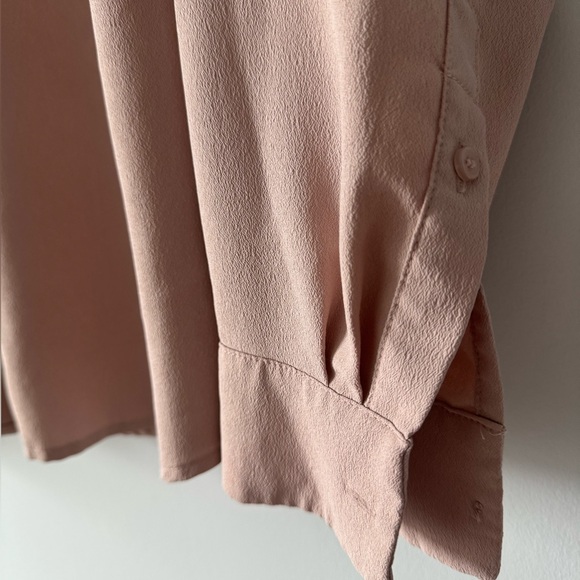 H&M Long Sleeve Shirt, Lightweight Button Down Shirt - Picture 4 of 5